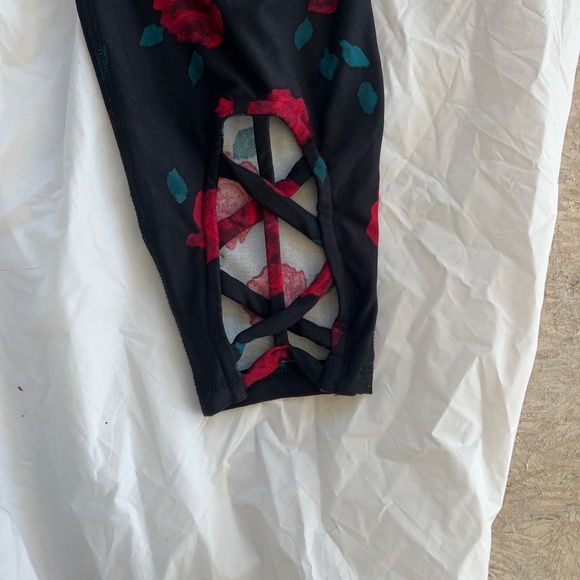 WOMENS LADIES PLUS SIZE 22/24 LIVI LANE BRYANT PANTS LEGGINGS BLACK FLORAL NWOT - Picture 3 of 8